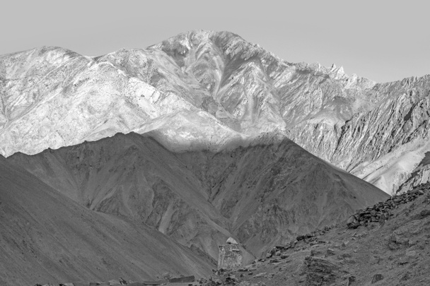 Monti Himalaya, alba, a Leh-Ladakh
 - Foto, immagini