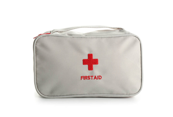 Kit di pronto soccorso su sfondo bianco - Foto, immagini