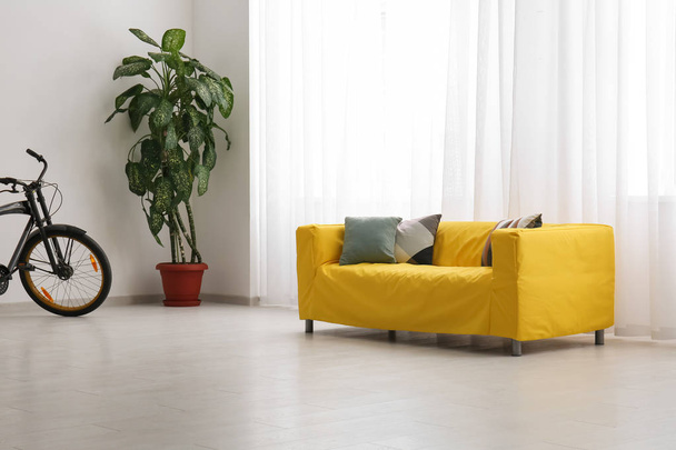 Interior do quarto moderno com sofá confortável - Foto, Imagem