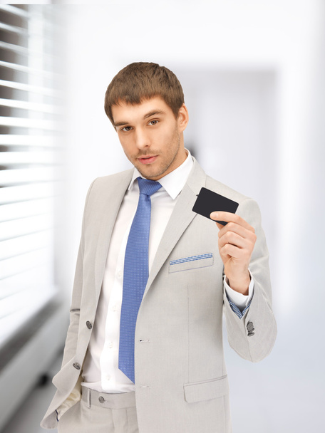 Businessman with credit card - Foto, afbeelding