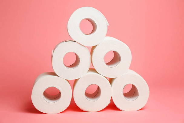 Rolls of toilet paper on color background - Foto, Imagen