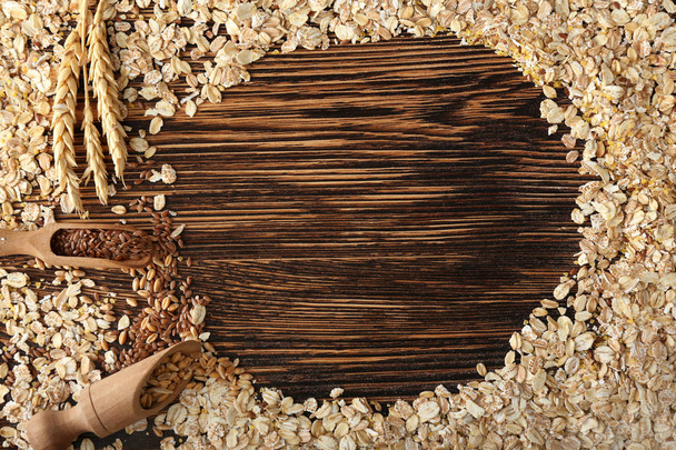Fémkeret zab pehely fából készült háttér - Fotó, kép