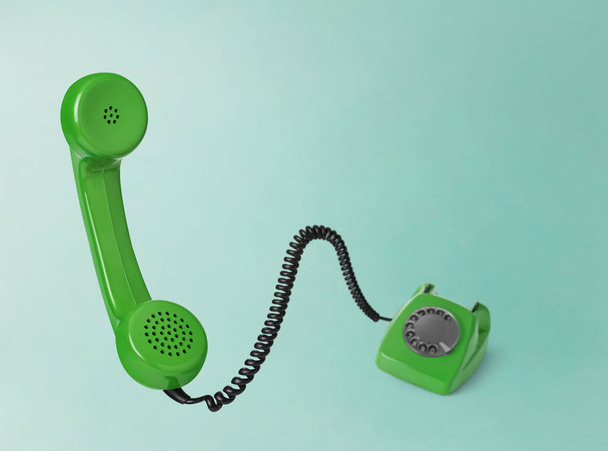 Vintage telefon színes háttérrel - Fotó, kép