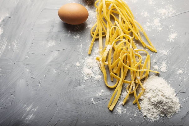 Traditional italian raw pasta with eggs, selective focus image - Foto, imagen