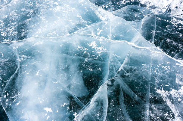 Lód jezioro Bajkał, największe i najgłębsze jezioro słodkowodne objętości na świecie, znajduje się w południowej Syberii, Rosja - Zdjęcie, obraz