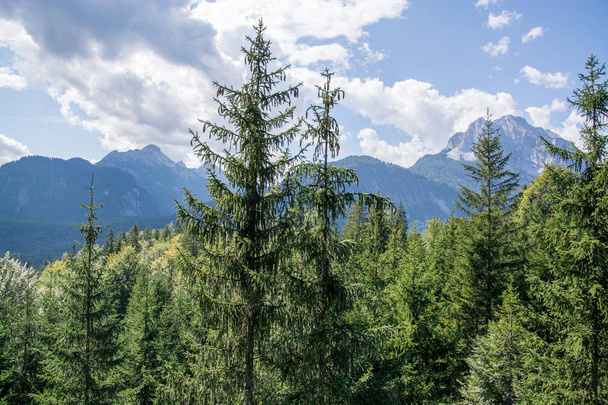 Wettersteinin vuoristo on vuorijono Alppien pohjoisosassa Itä-Alpeilla välillä Garmisch-Partenkirchen, Mittenwald, Seefeld Tirolissa ja Ehrwald
. - Valokuva, kuva