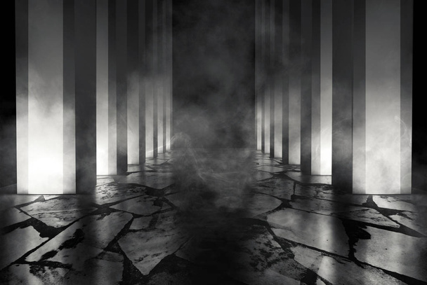 Hintergrund des leeren Raumes, Flur mit Betonboden, Fliesen. Säulen, Scheinwerfer, Rauch - Foto, Bild