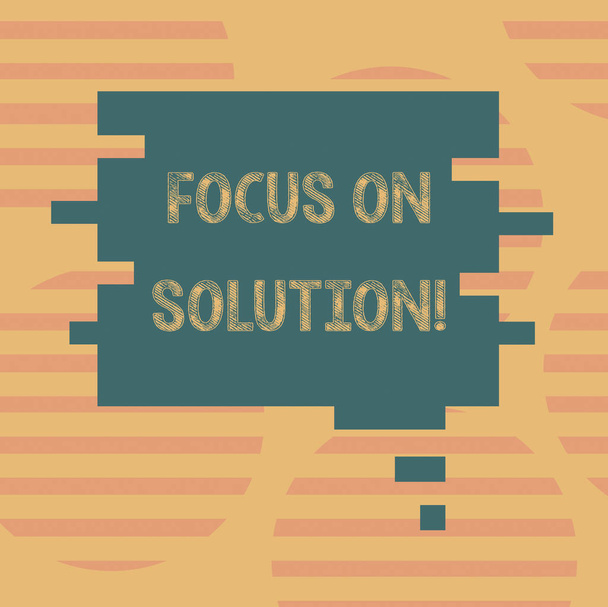Scrittura di testi Focus On Solution. Concetto di business per un potente modo pratico per ottenere un cambiamento positivo Discorso in bianco Colore Bolla in Puzzle Pezzo Forma foto per Presentazione Annunci
. - Foto, immagini