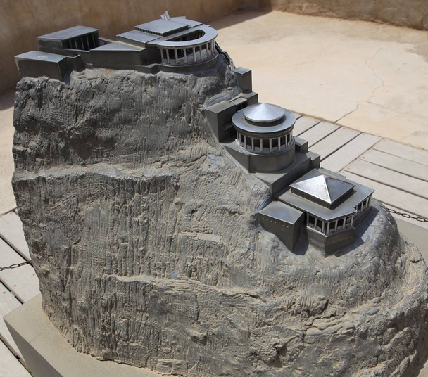Масада (єврейською, Mecada - "фортеця")-стародавня фортеця біля Південно-західного узбережжя Мертвого моря, в Ізраїлі. Недалеко від міста Арад, поряд з автострадою Ейн-Геді - Ейн-Бокек, макет - Фото, зображення
