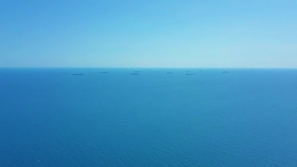 Vista aérea Navio de carga e petroleiro no mar
. - Filmagem, Vídeo