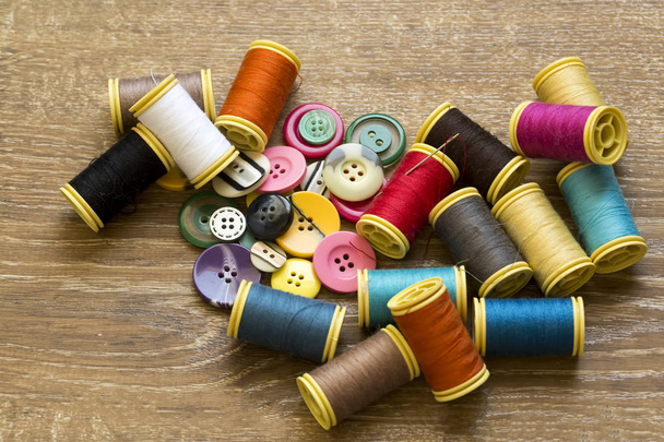 Tailor materials; colored spool rope and buttons - Valokuva, kuva
