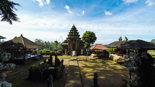 Travel foto Najważniejszą atrakcją podróży w Bali. Świątynia lotosu w Ubud, Wyspa Bali. - Zdjęcie, obraz
