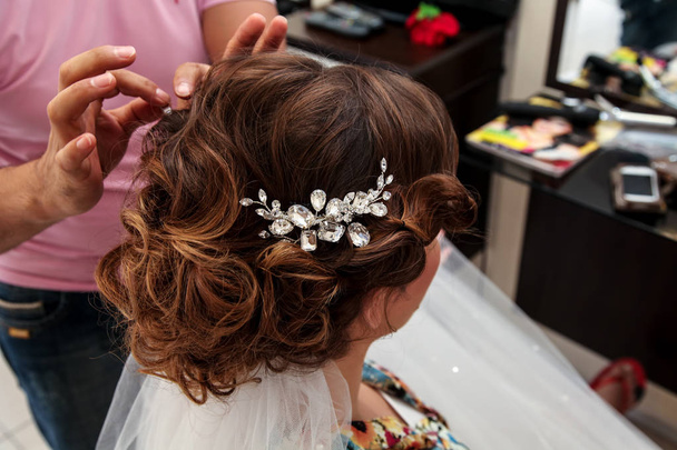 美容師や花屋になります花嫁結婚式のヘアスタイル - 写真・画像