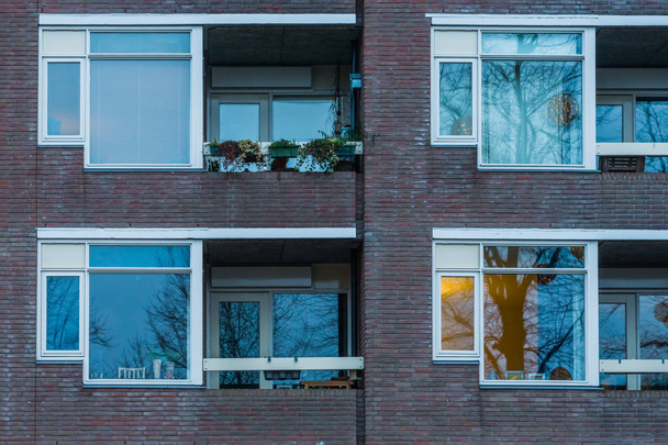 apartamentos simples com varandas, arquitetura da cidade holandesa - Foto, Imagem
