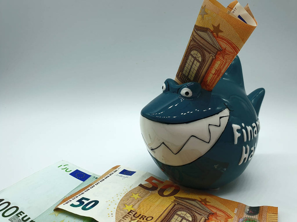 Az euro-bankjegyek pénzügyi cápa - Fotó, kép