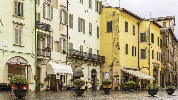 Antiche case del centro storico di Spoleto
 - Foto, immagini