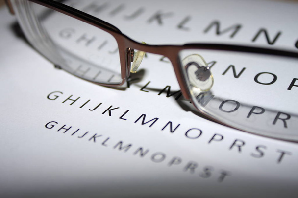 Eye test chart and eye glasses - Image - Photo, Image