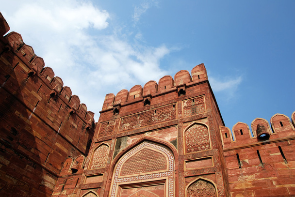 Puerta de entrada primer plano en el fuerte de Agra
 - Foto, imagen