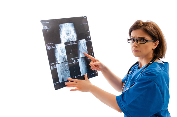 Женщина-рентгенолог, изолированная на белом
 - Фото, изображение