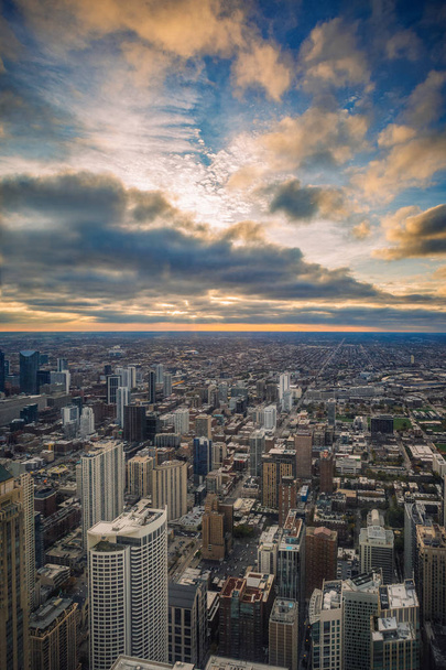 Öğleden sonra Cityscape Chicago Illinois mimari şehir manzarası manzara kent merkezi ışıklar anteni - Fotoğraf, Görsel