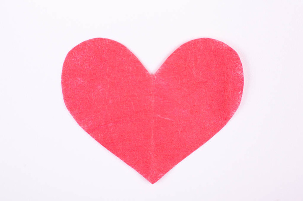Srdce z barevného papíru na bílém pozadí - Fotografie, Obrázek