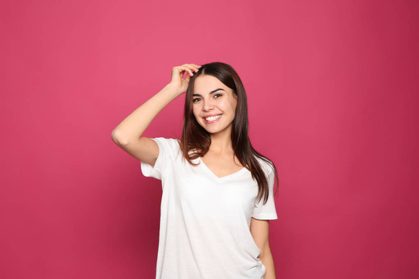Portrait of young woman laughing on color background - Фото, изображение