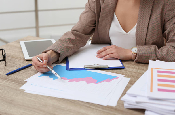Businesswoman working with documents at office table, closeup - Foto, immagini