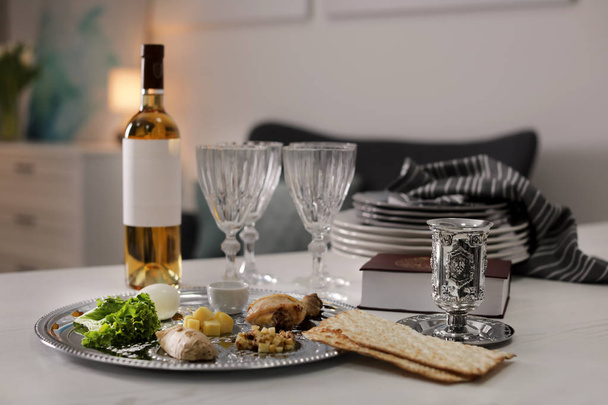 Table served for Passover (Pesach) Seder indoors - Fotografie, Obrázek