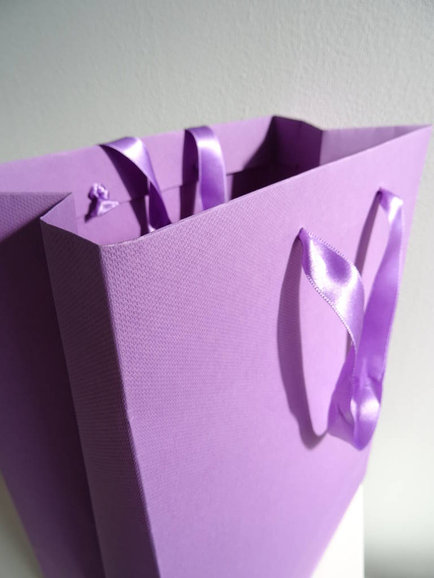 Violet Gift Paper Bag - Φωτογραφία, εικόνα