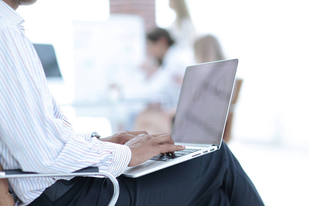 businessman typing on laptop.photo with copy space. - Fotografie, Obrázek