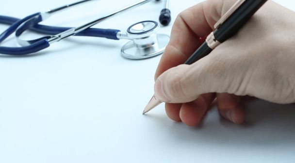 closeup. hand of doctor writing a prescription - Foto, imagen