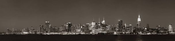 Midtown Manhattan skyline bij schemering panorama over Hudson River - Foto, afbeelding