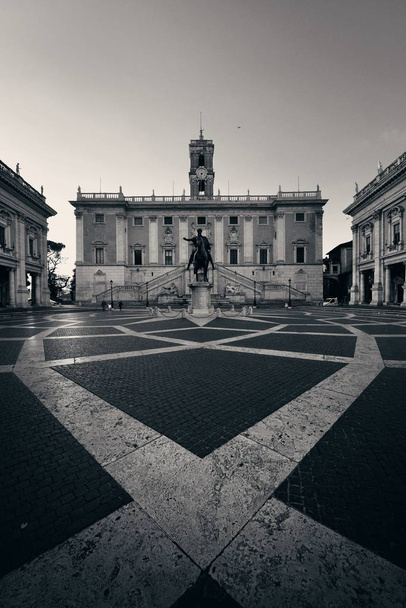 Piazza del Campidoglio με άγαλμα του Μάρκου Αυρήλιου στη Ρώμη, Ιταλία. - Φωτογραφία, εικόνα