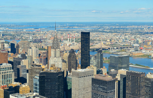 New York City Manhattan Ostseite mit Wolkenkratzern und East River. - Foto, Bild