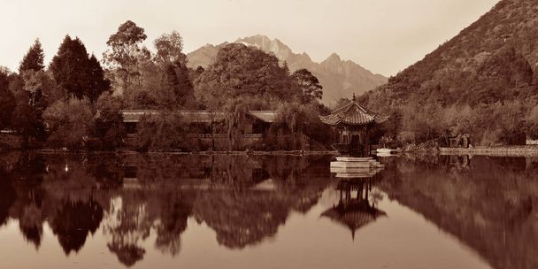 Fekete Sárkány medence Lijiang, Yunnan, Kína. - Fotó, kép
