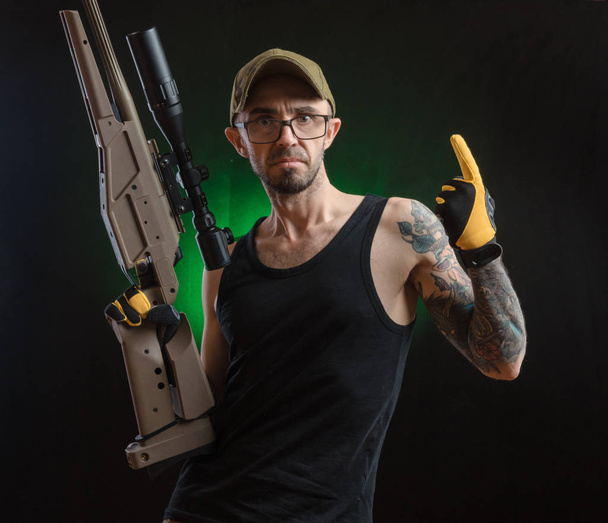 redneck woede sniper - Foto, afbeelding