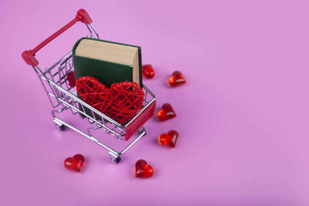 Book with romantic poems and a heart in shopping cart. Gift for Valentine's Day. - Φωτογραφία, εικόνα