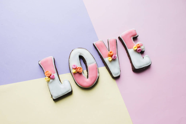 Briefe Kekse mit Glasur, Liebe Schriftzug von Keksen - Foto, Bild