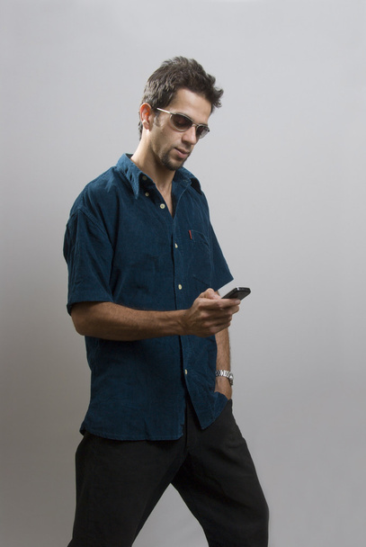 Homem com celular
 - Foto, Imagem