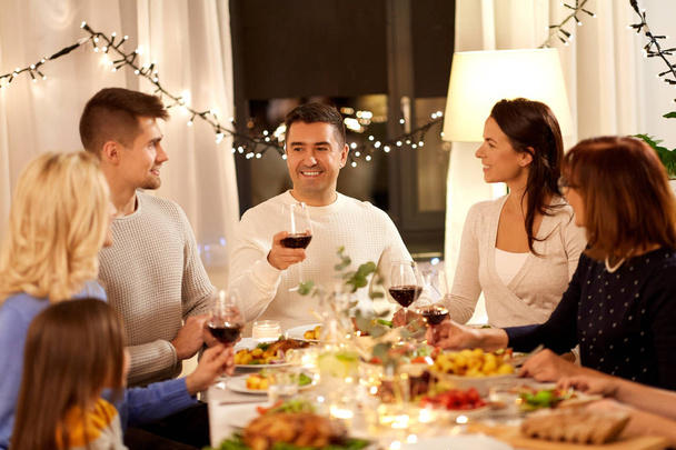 happy family having dinner party at home - Foto, Bild