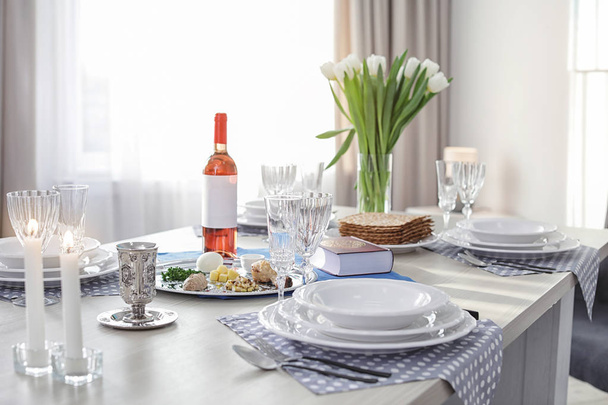 Table served for Passover (Pesach) Seder indoors - 写真・画像