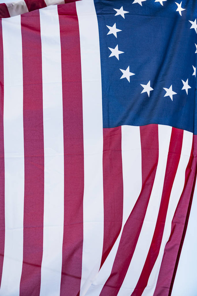 Bandera histórica estadounidense de 13 estrellas a menudo llamada la bandera Betsy Ross
, - Foto, imagen