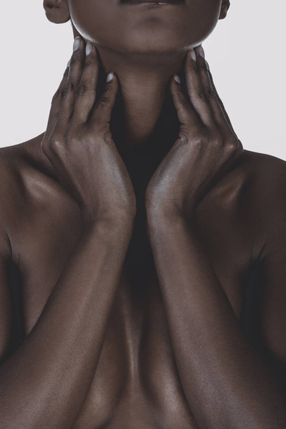 Black woman body -close up - Zdjęcie, obraz