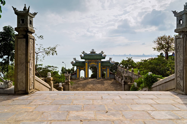son tra linh ung pagode liegt am ende der son tra halbinsel in da nang, vietnam - Foto, Bild