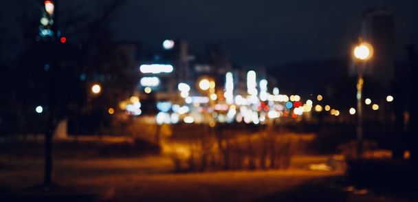 Stadscentrum nacht straat bokeh, gemiste focus   - Foto, afbeelding