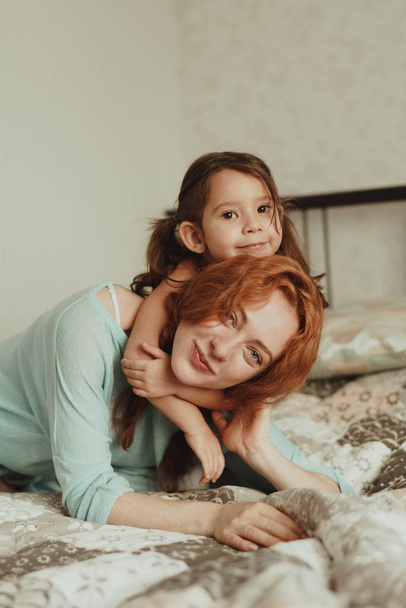 cozy photo session of beautiful happy mother and daughter, indoor - Foto, Imagem