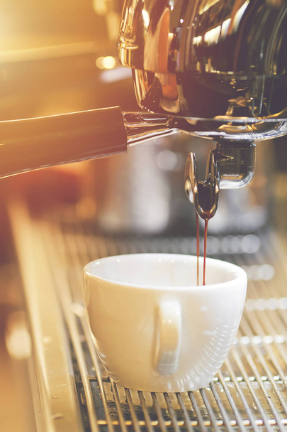 Espresso coffee machine in a coffee shop - Foto, Imagen