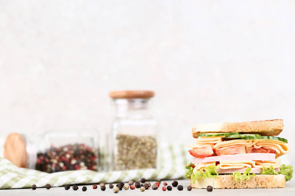Sandwich with ham, vegetables and black pepper on grey background - Foto, afbeelding