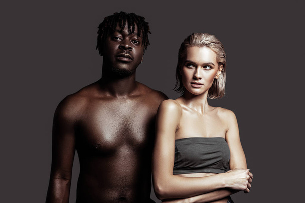 African-American model with naked body standing near girlfriend - Foto, Imagen