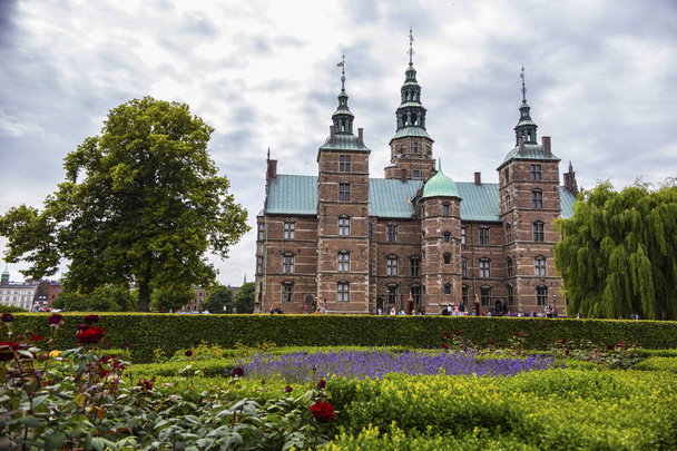Rosenborg castle on cloudy summer day in Copenhagen, Denmark - Foto, afbeelding